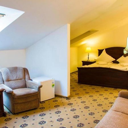 Hotel-Pensiunea Zefir ティミショアラ エクステリア 写真