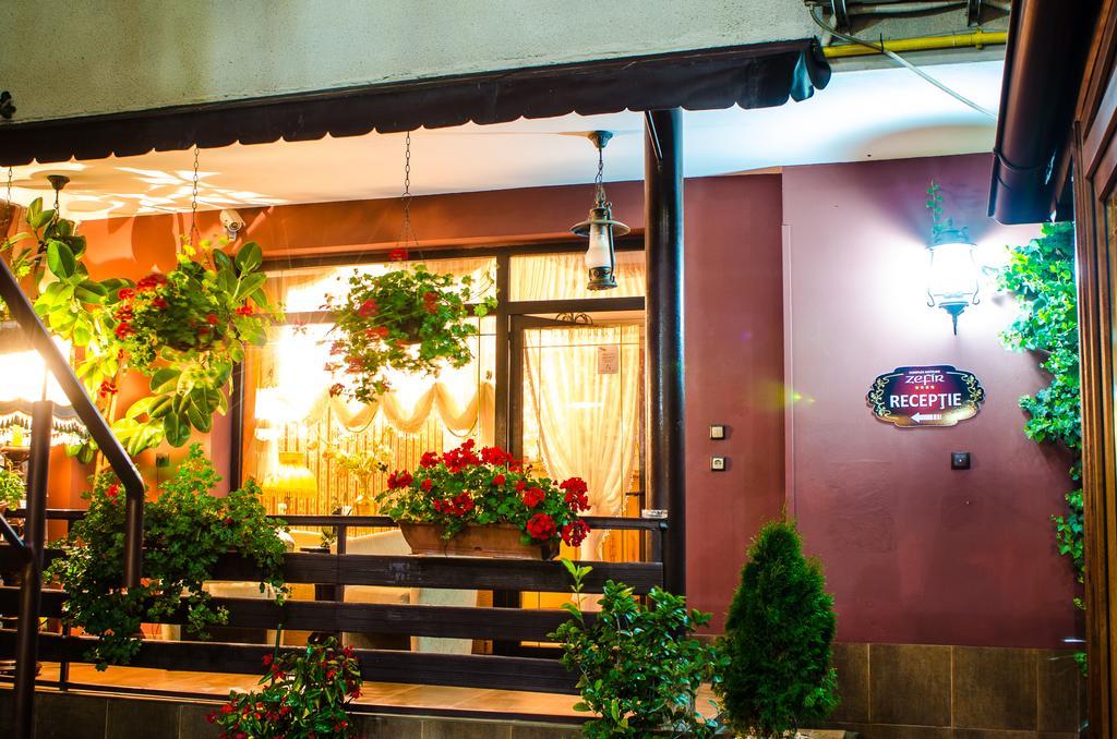 Hotel-Pensiunea Zefir ティミショアラ エクステリア 写真