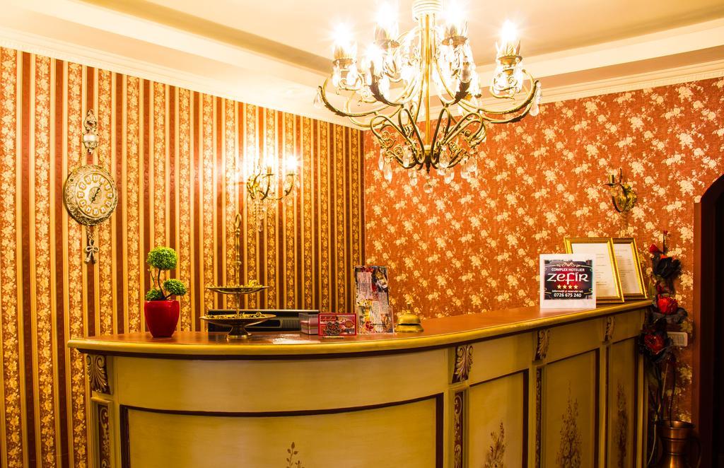Hotel-Pensiunea Zefir ティミショアラ エクステリア 写真