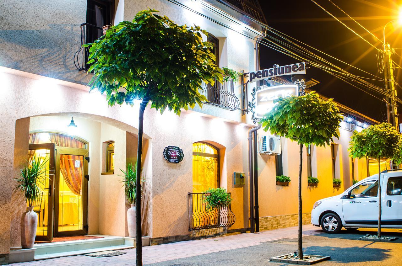 Hotel-Pensiunea Zefir ティミショアラ エクステリア 写真