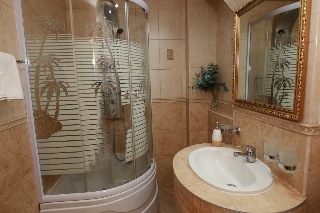Hotel-Pensiunea Zefir ティミショアラ エクステリア 写真