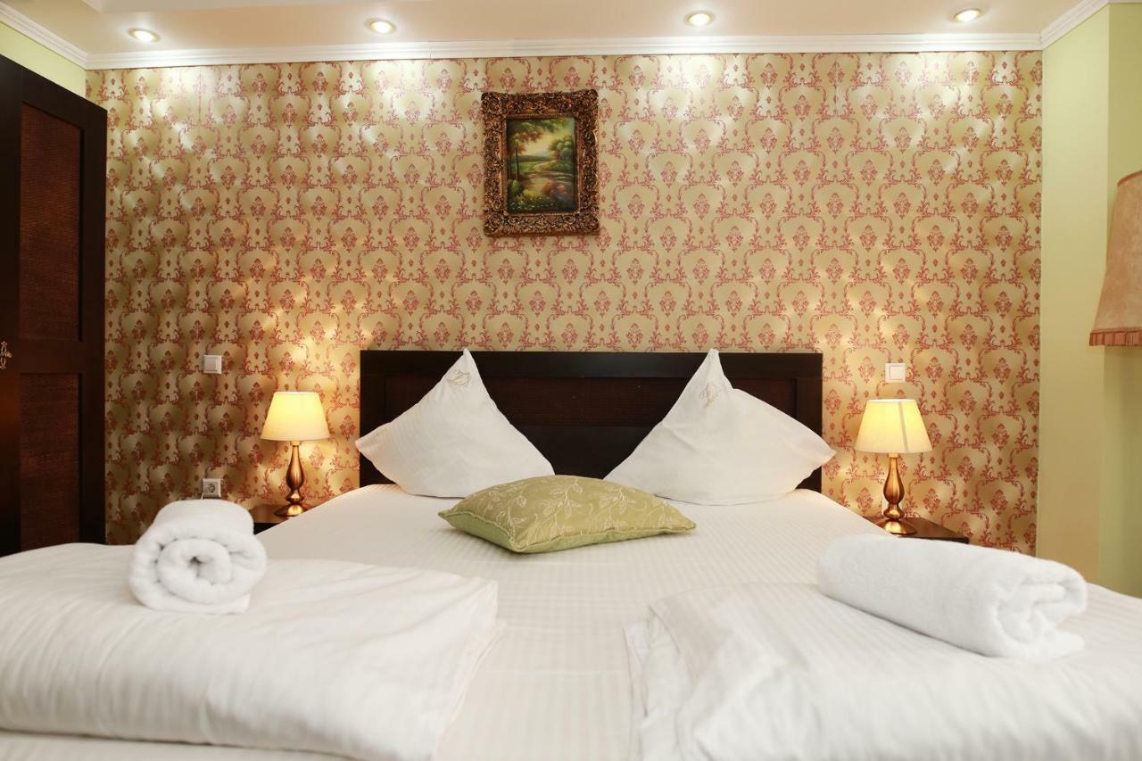 Hotel-Pensiunea Zefir ティミショアラ エクステリア 写真
