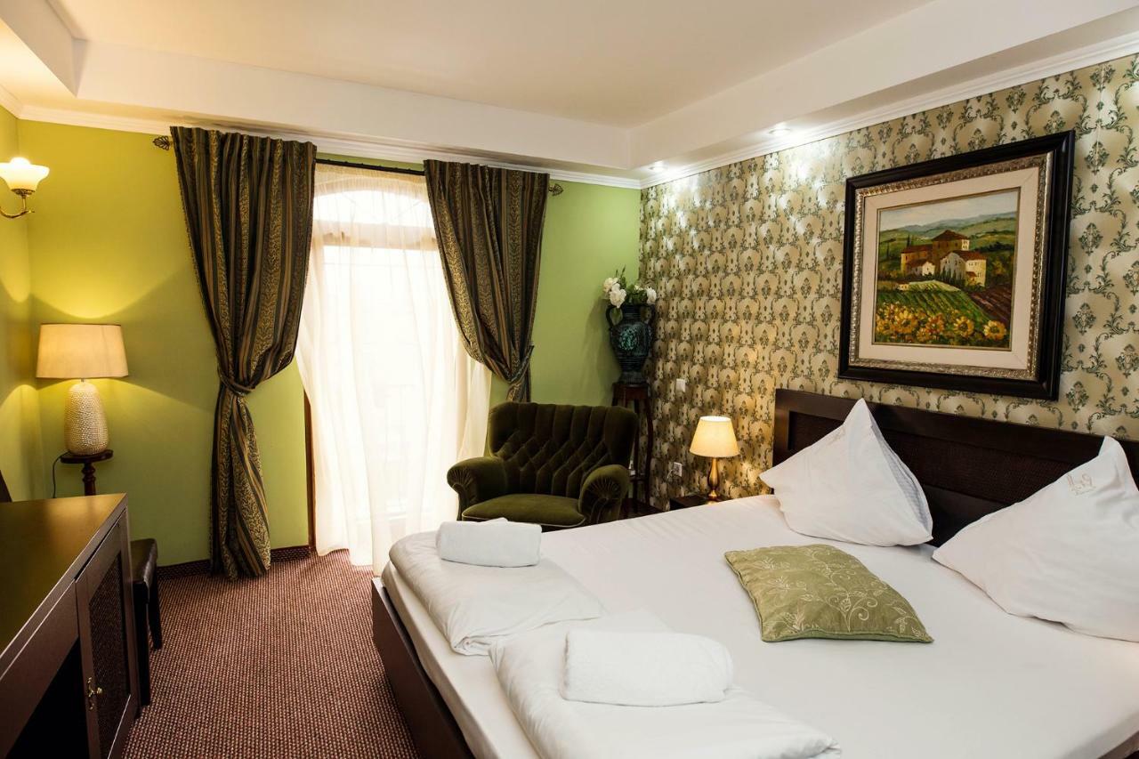 Hotel-Pensiunea Zefir ティミショアラ エクステリア 写真